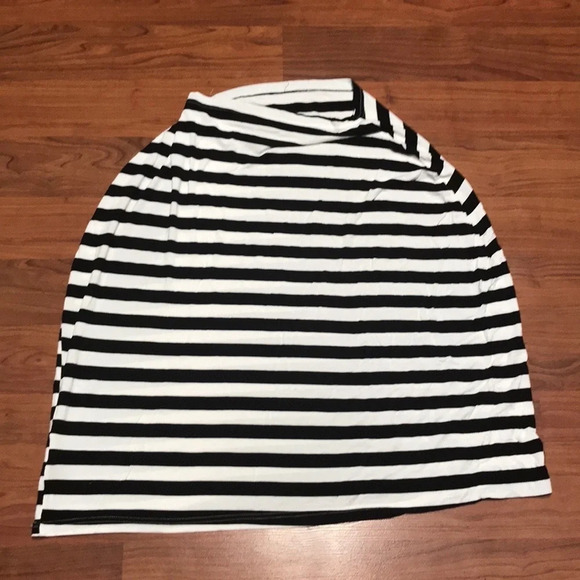 Itzy Ritzy Black & White Stripe Mom Boss Cover - Picture 2 of 4